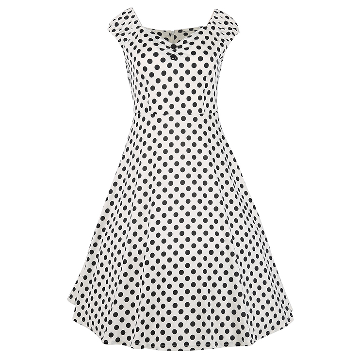 A timeless classic in a polka dot dress from @theprettydress