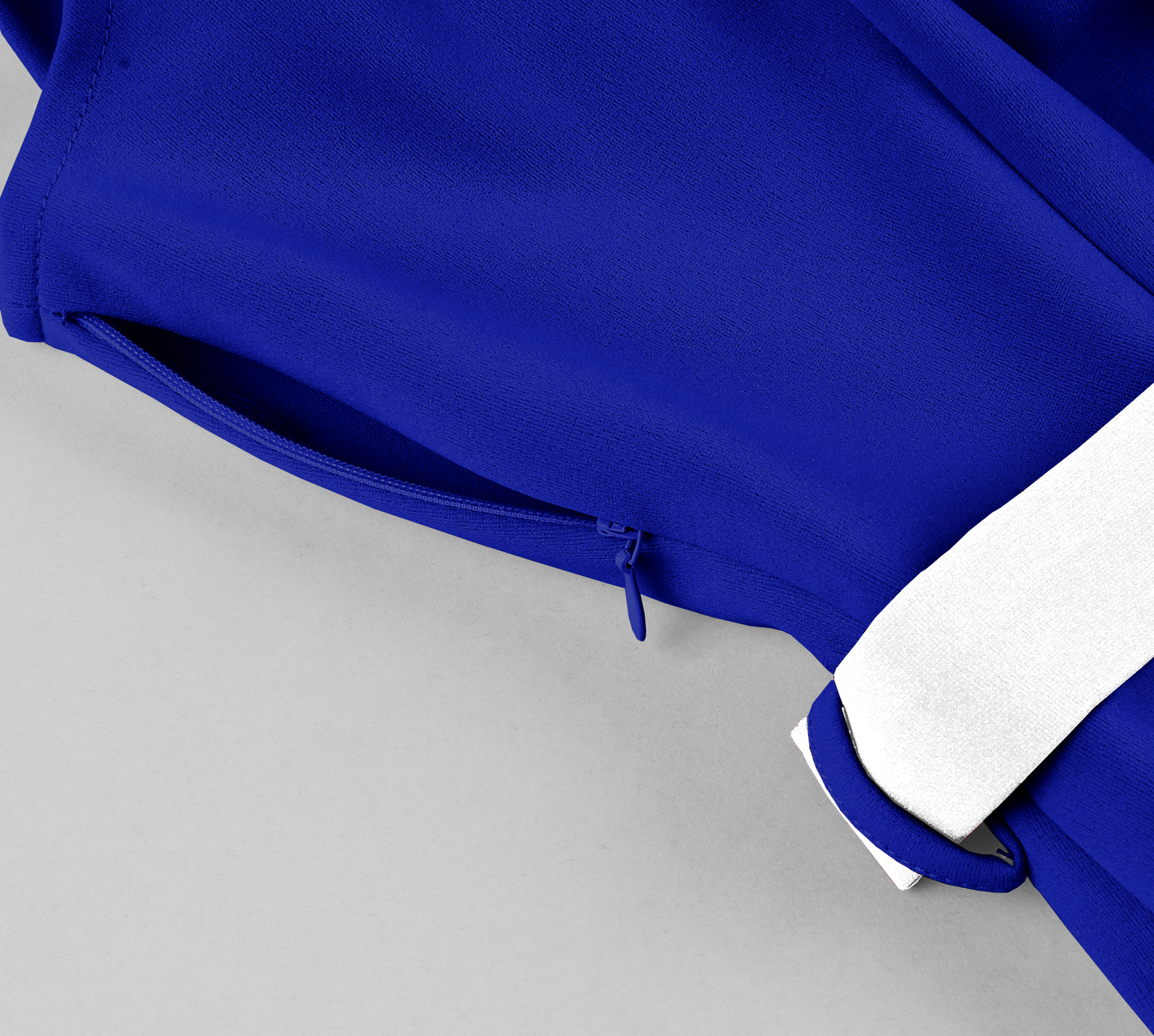 Vintage style, Royal blue color, White contrast belt, Five front buttons, A-line skirt, Sleeveless design, Lightweight fabric, Shift dress silhouette, Classic retro fashion, Easy to wear #N23821