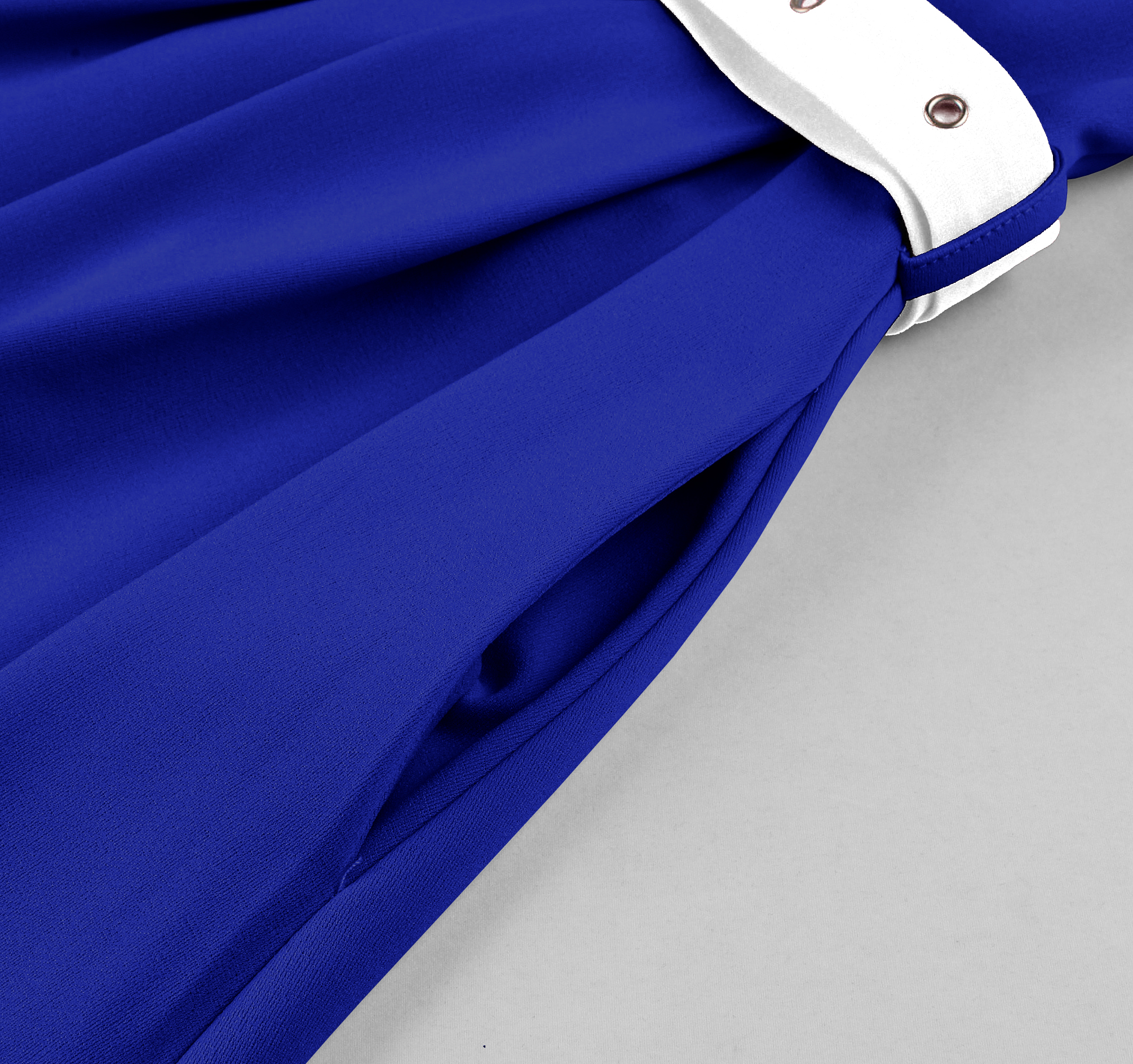 Vintage style, Royal blue color, White contrast belt, Five front buttons, A-line skirt, Sleeveless design, Lightweight fabric, Shift dress silhouette, Classic retro fashion, Easy to wear #N23821