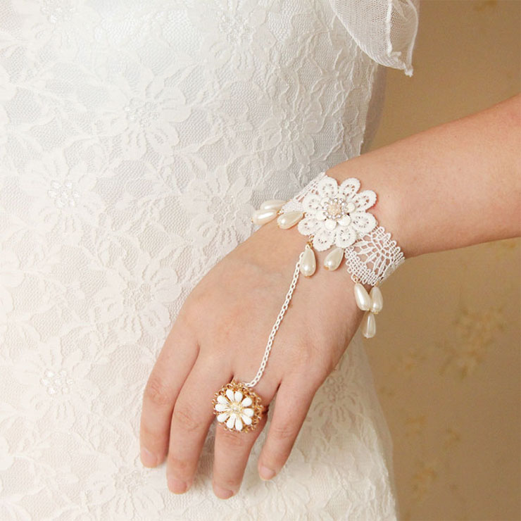 Retro White Wristband Daisy Embellished Bracelet with Ring J18071